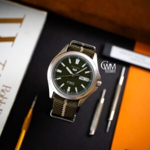 seiko 5 7s26 03t0 day & date wristwatch