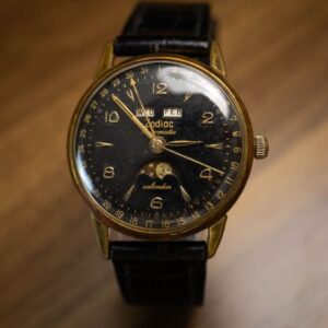 vintage zodiac moonphase calendar triple date swiss made wristwatch